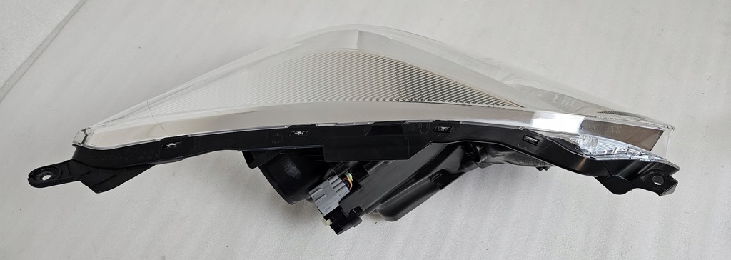 фото №8, Лампа перед левая линза led toyota verso-s ractis ii 2010-