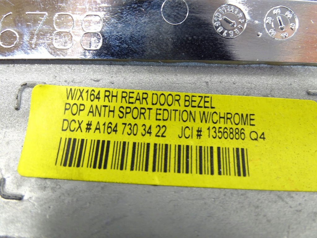 Молдинг декоративная правый задний  mercedes ml w164 a1647303422 в Украине