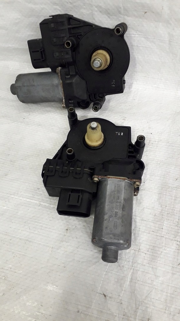 фото №11, Audi a4 моторчик стекло левый перед 0130821787