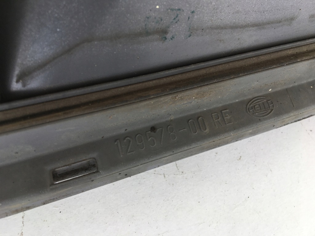 Рамка плафон лампи фара перед правий hella mercedes w124 1990-1996 Зі Шроту