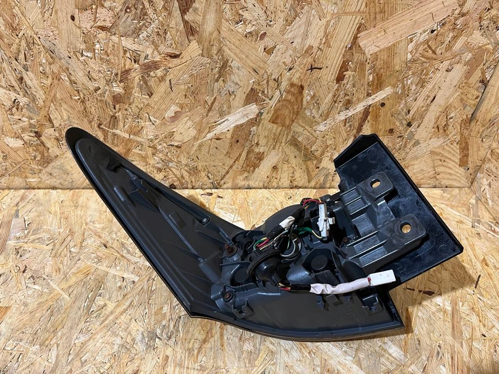 Лампа w крила задня права lexus ct 200h ct200h 10- europa оригінал Зі Шроту