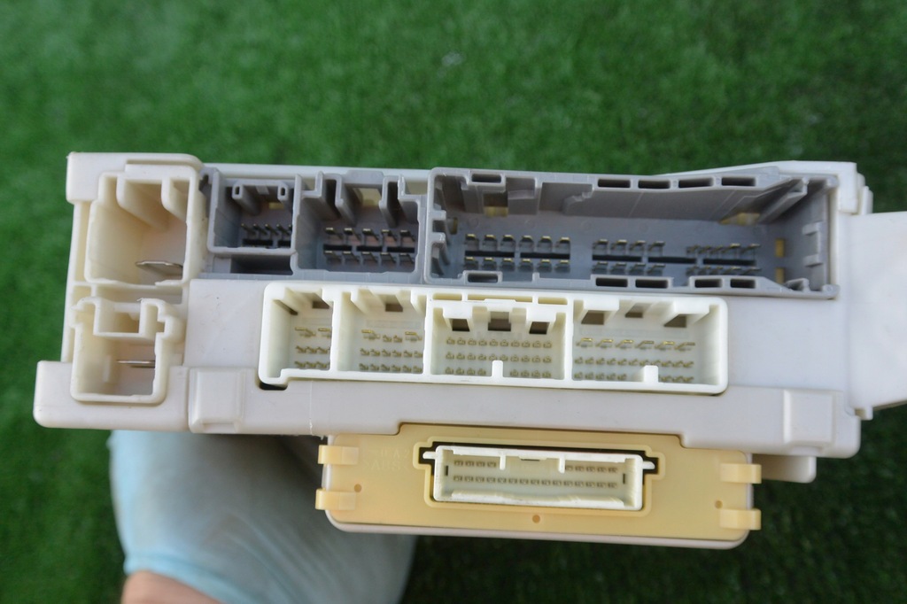 фото №4, Коробка предохранителей modułe lexus gs iii 450h