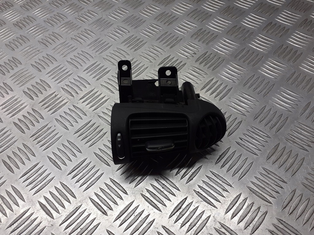 фото №1, Решётка левая обдув mercedes w203 2038300154