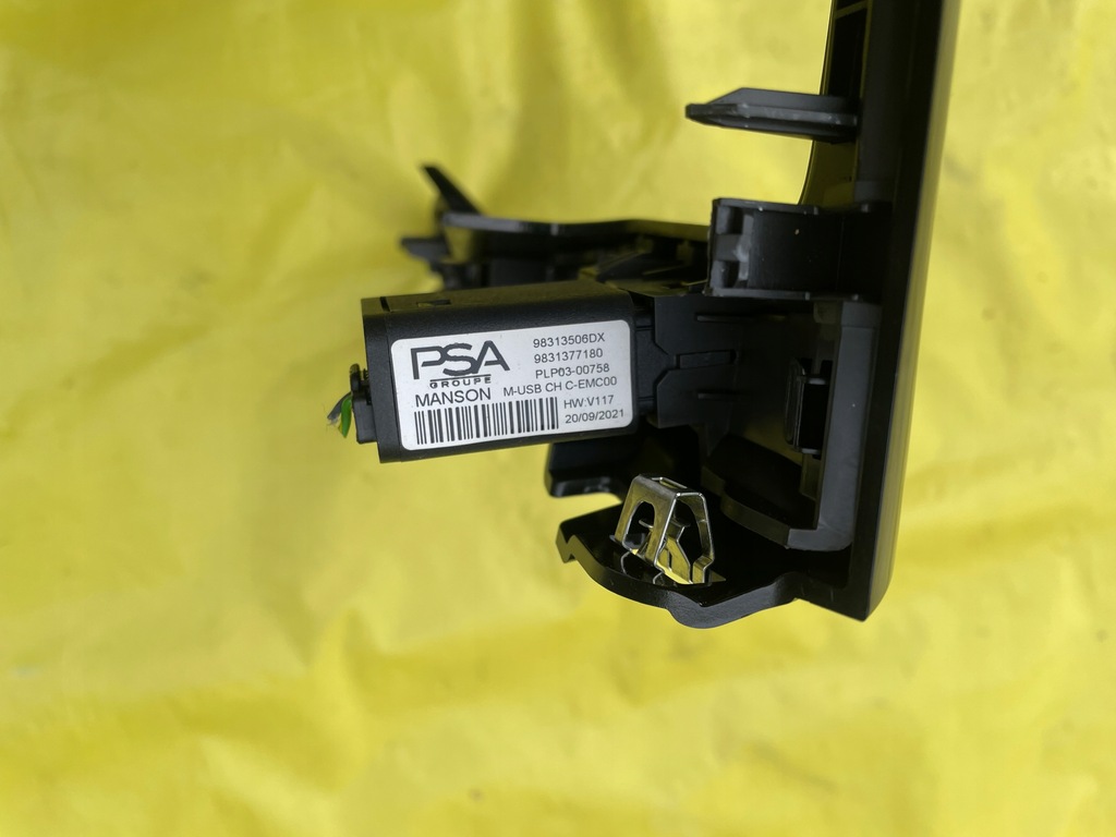 фото №3, Peugeot 208 ii панель рамка радио usb