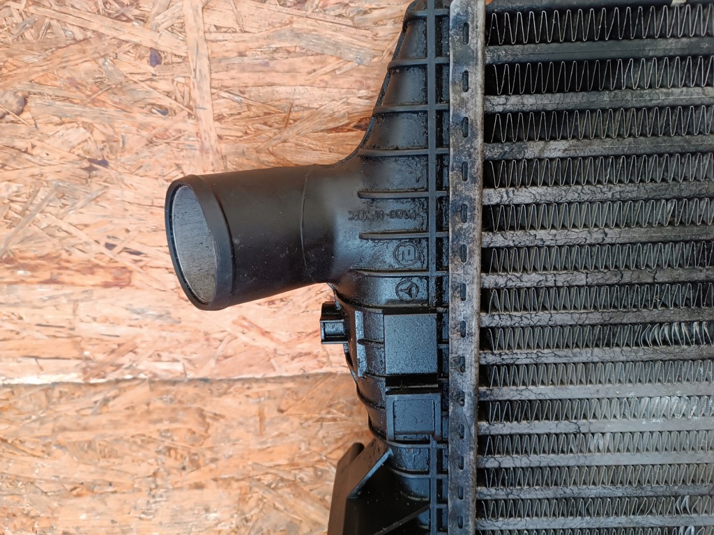 Интеркулер радиатор воздуха mercedes vito w638 2.2cdi 6385012901 Недорого