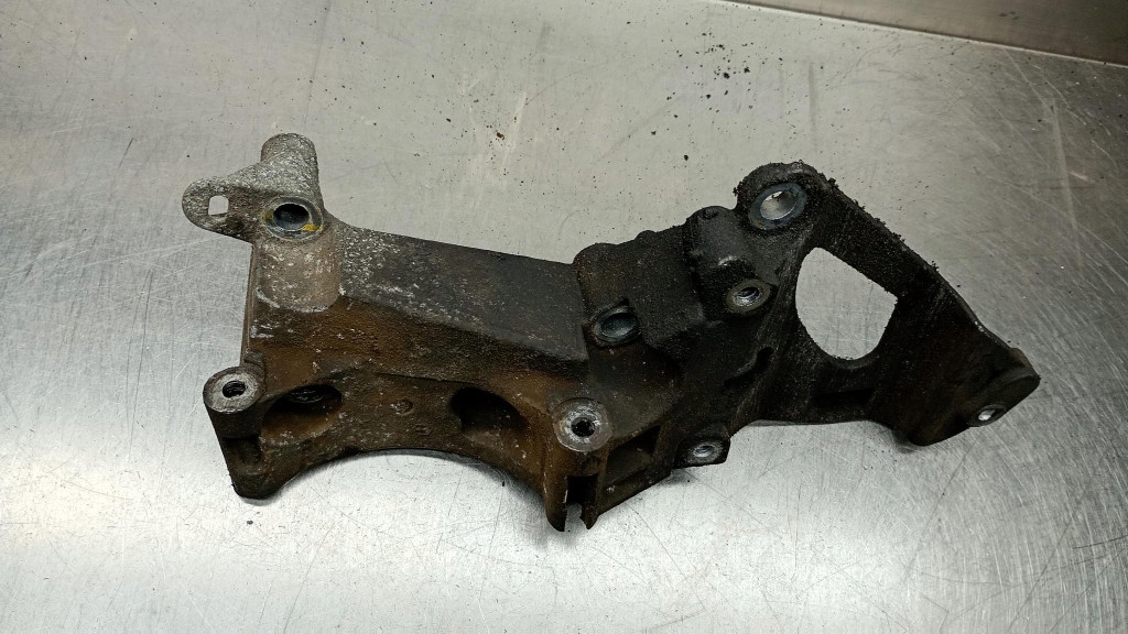 Кронштейн генератора renault clio 2 03r 1.5d 8200279705 Цена