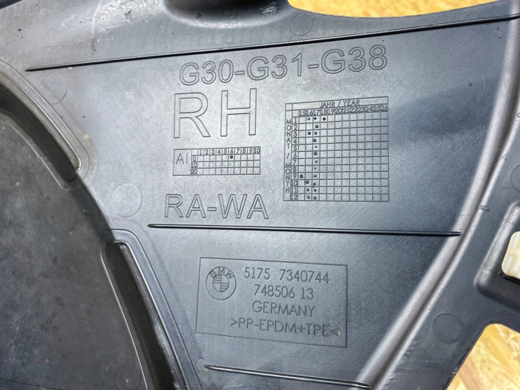 Трикутник підкрилок захист нижня бампера перед правий bmw 5 g30 g31 7340744 Доставка