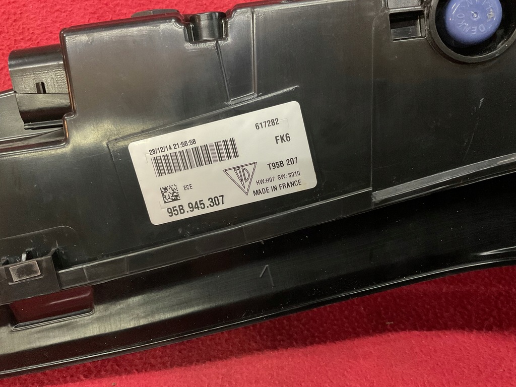 фото №8, Porsche macan lift 95b945307 накладка кришки задня оригінал