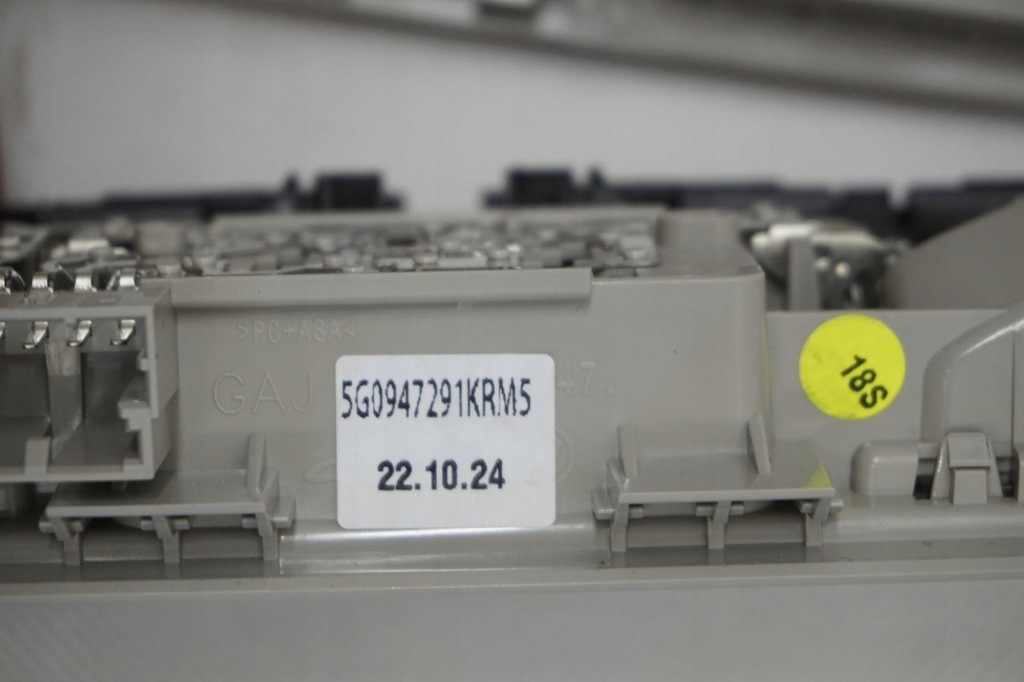 фото №10, Освітлення кабіни лампа vw touran ii 5ta 24r 5q0951172c