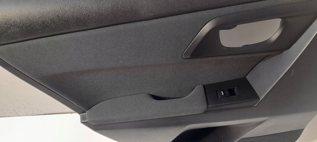 фото №8, Toyota auris e18 обшивка дверь задних левых 6778802110 et172