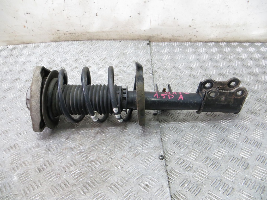 фото №1, Mercedes w176 амортизатор правый перед 14-