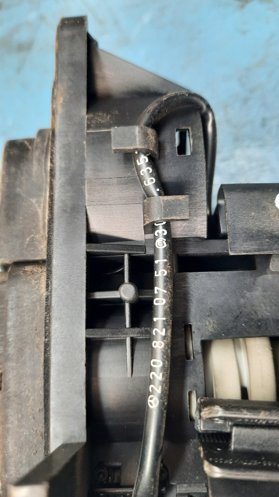 фото №4, Замок крышки 2208210751 mercedes w220 s-klasa sedan