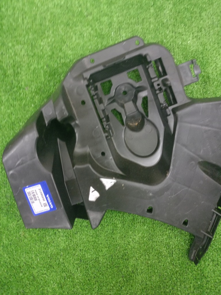 фото №8, Volvo v40 xc40 напрямна бампера правий задня