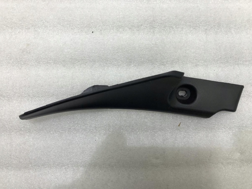 фото №1, Заглушка жабо права dacia sandero 8200763647