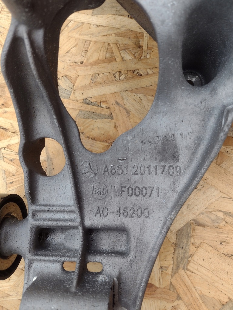 Кронштейн генератора mercedes gla 2.2 d Доставка