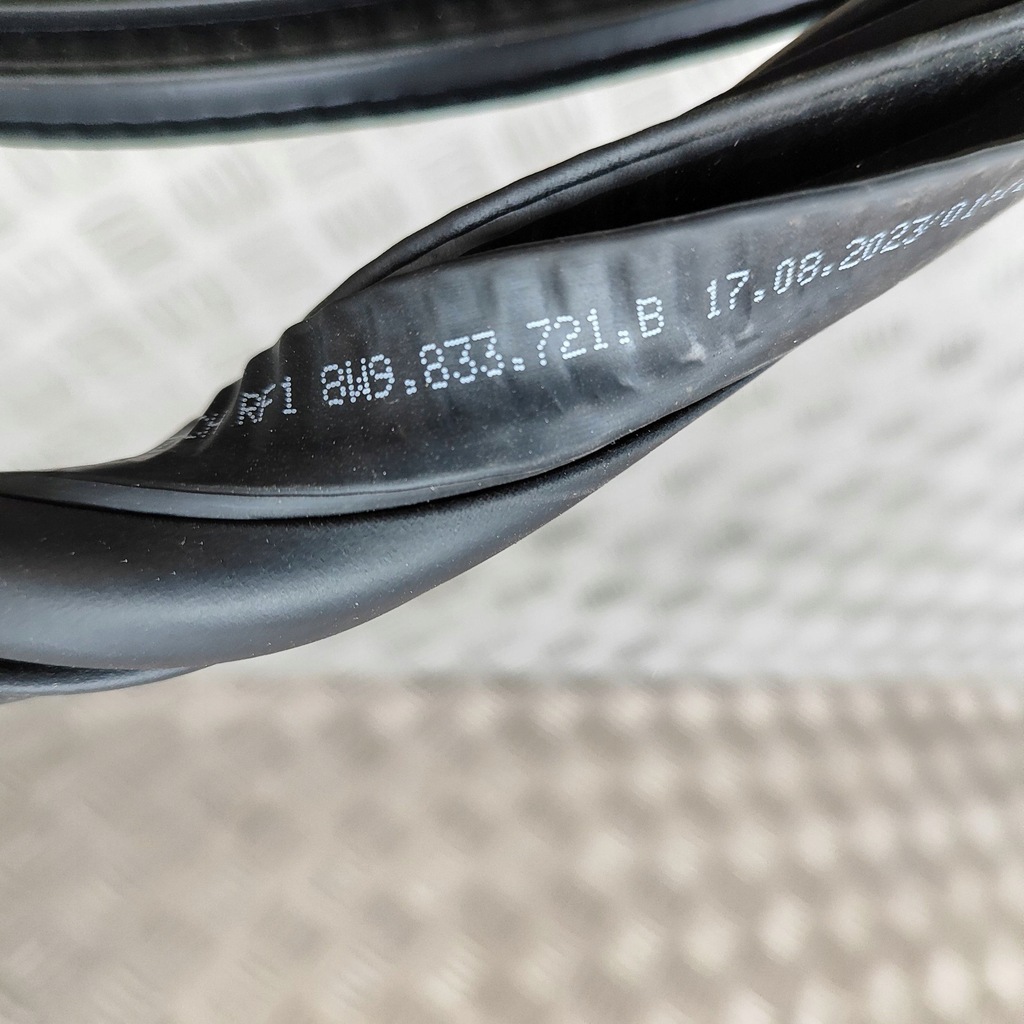 фото №8, Audi a4 s4 b9 8w 2023 ліва сторона гумовий прокладка двері задніх