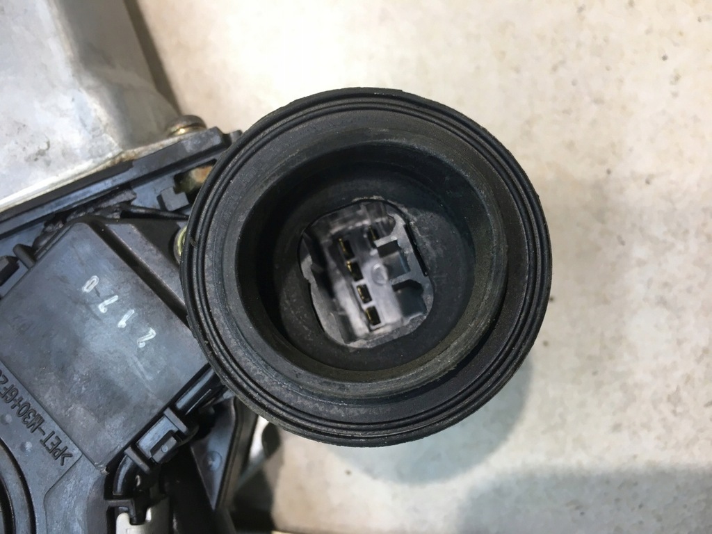 фото №6, Підйомник скло правий задня corolla verso e12 85720-13040