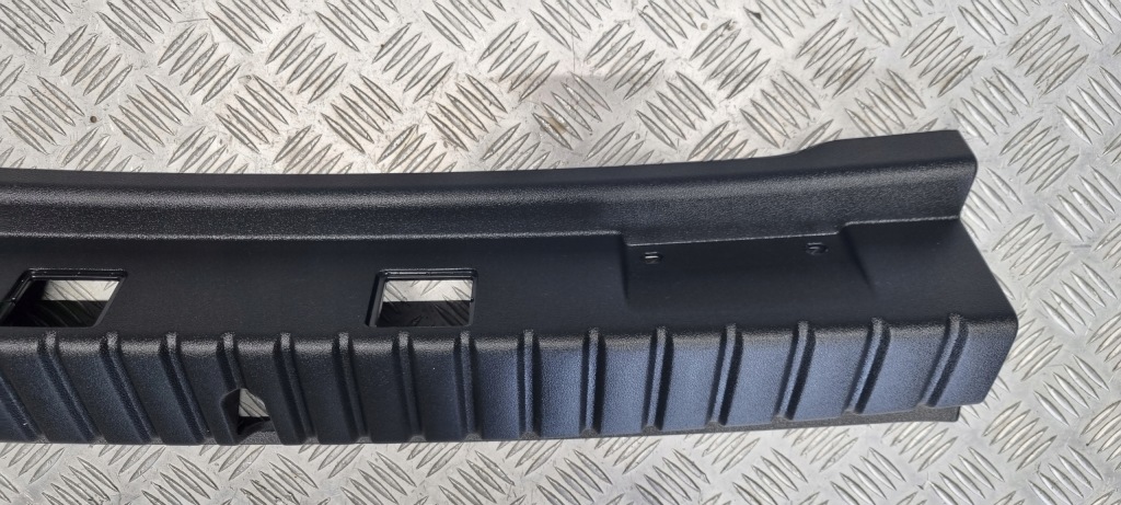 Купити Bmw f40 захист накладка поріг багажника 7448213