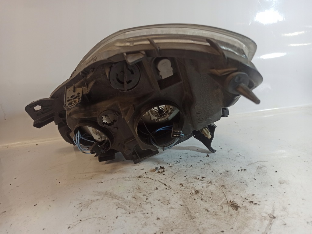 фото №7, Renault clio iii лампа правый перед 820024-4906 89900160 8200865318