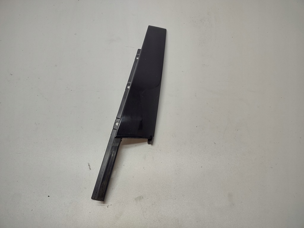 фото №1, Молдинг вертикальная дверь 8v4837901a audi a3 8v левая передняя оригинал