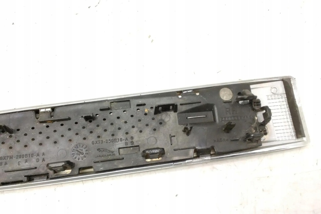 фото №8, Молдинг заднего правого крыла jaguar xe x760 gx7m280b10aa 2.0l дизель