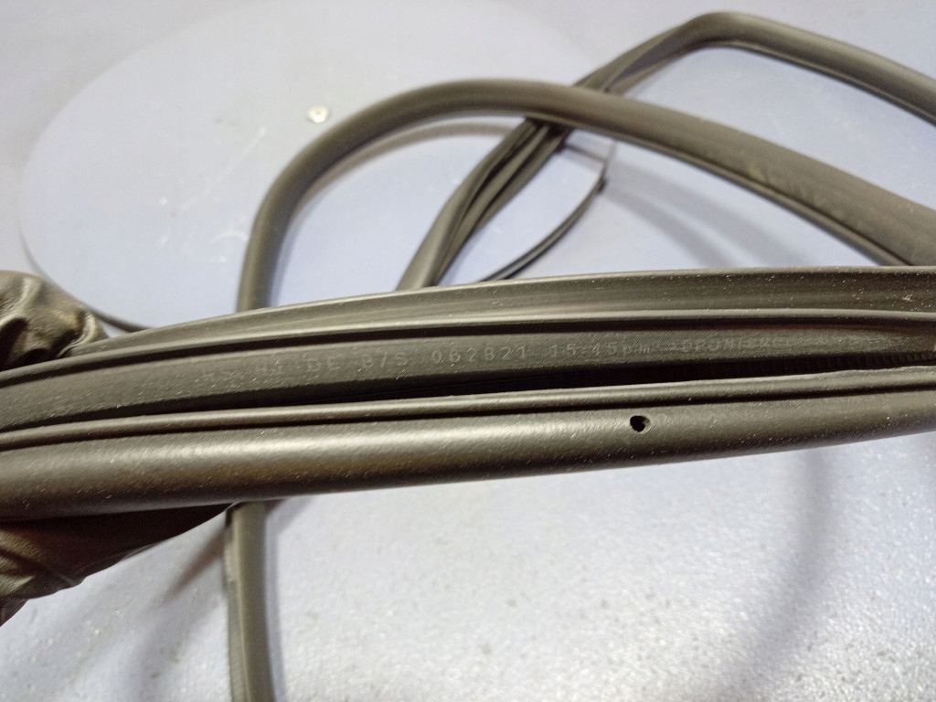 фото №5, Kia niro ev i прокладка дверь левый перед