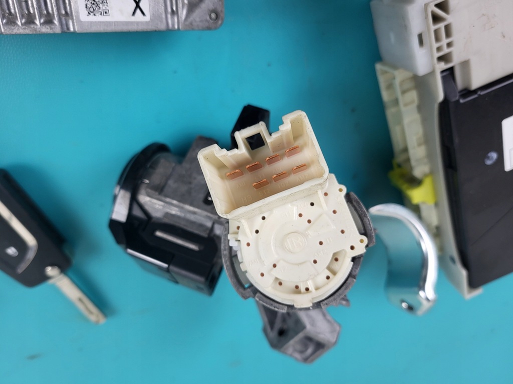 фото №7, Toyota yaris iii 14r 1.5 1nz hybrid гибрид бортовой компьютер замок зажигания набор иммобилайзер