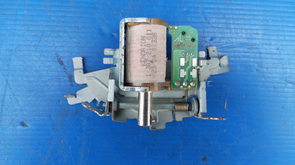 1307210011 электроклапан фонари перед ксенон bmw e46 с Разборки