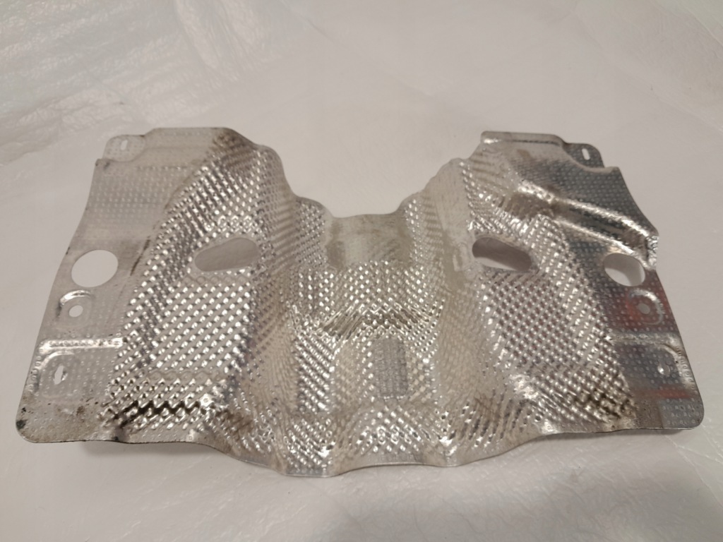 Купити Audi a4 a5 f5 8w накладка теплова 8w0521443e