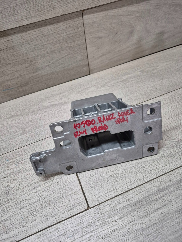 фото №1, 13500. range rover sport кронштейн бампер левый перед lr137524