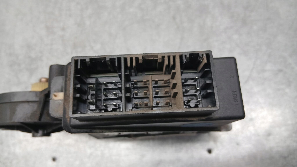 Моторчик правый перед skoda fabia 1 04-07r универсал 6q1959802a в Украине