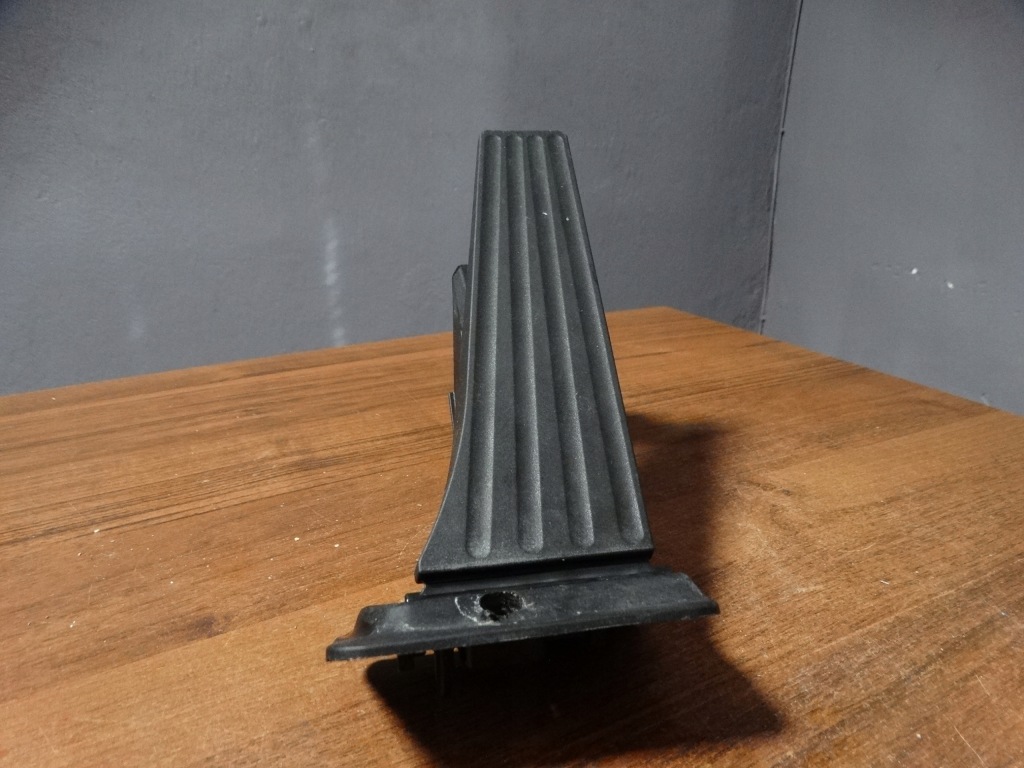 фото №1, Idealny педаль газу bmw g01 g02 g20 g30 g05 1