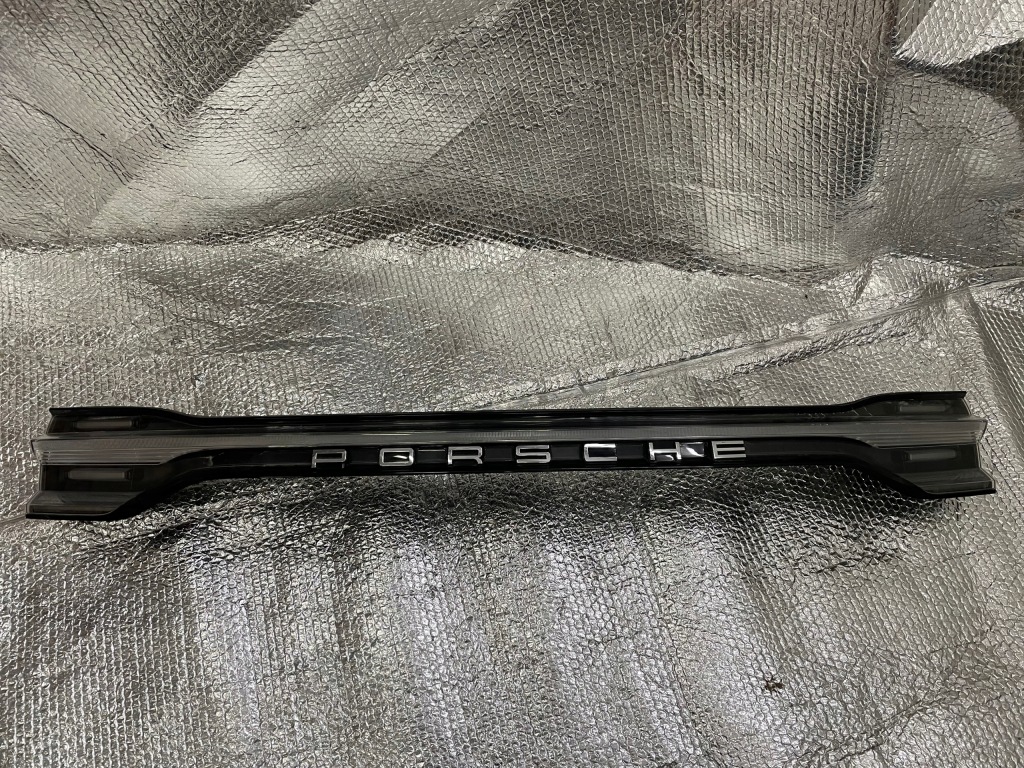 Купити Porsche macan рестайлінг  gts фара задній задня led накладка