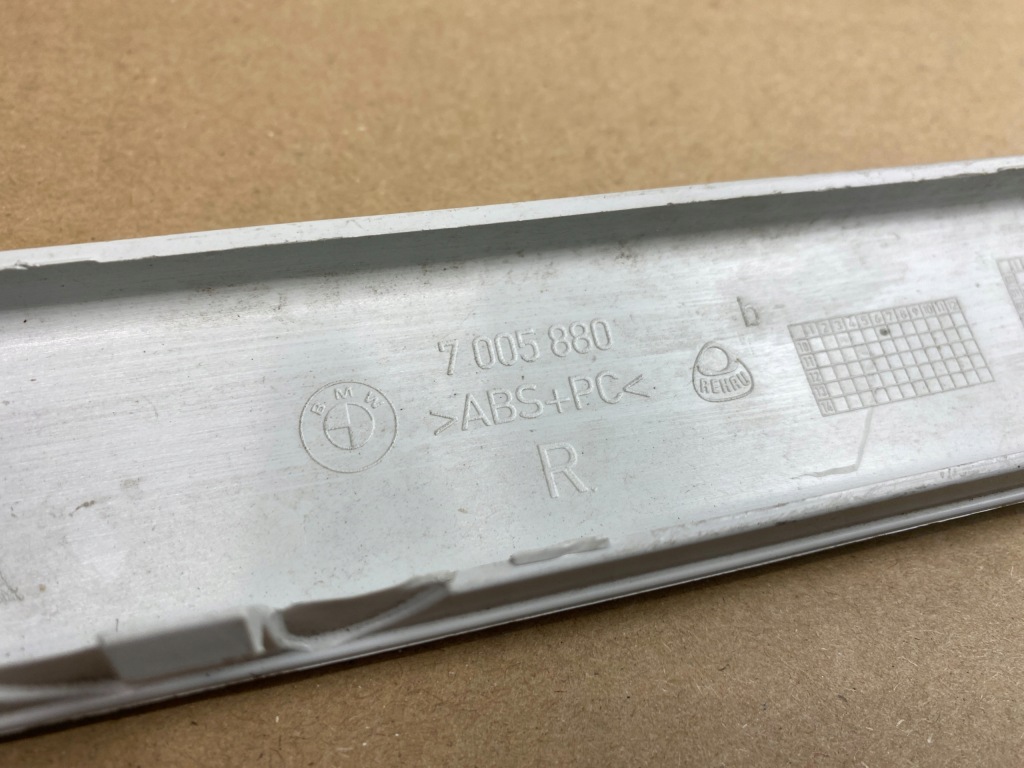 фото №9, Молдинг бампера правый задняя bmw e39 kombi lift 7005880