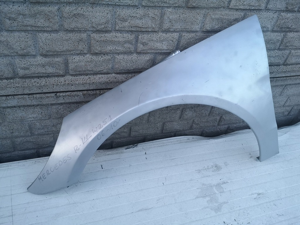 фото №1, Mercedes r-klasa w251 06-10 крыло передний левый оригинал