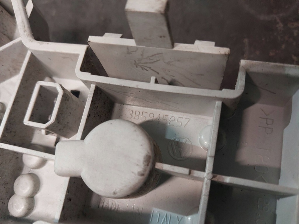 Вкладиш лампи задній лівий volkswagen passat b5 седан przedlift 3b5945257 Недорого