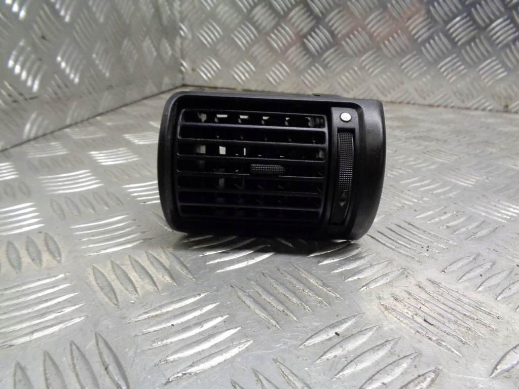 фото №1, Решётка обдув левая audi a4 b5 8d0820901