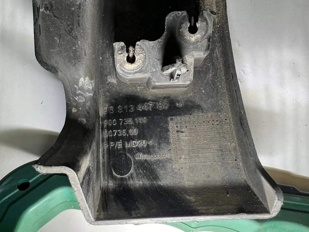 фото №16, Молдинг крыла citroen c4 iii 2020 задняя правая задняя 9831344780