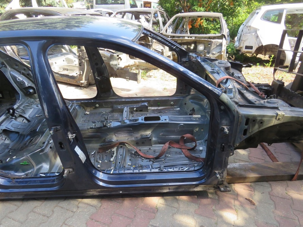 фото №1, Поріг блок двигуна правий bok sedan lh5x passat b8