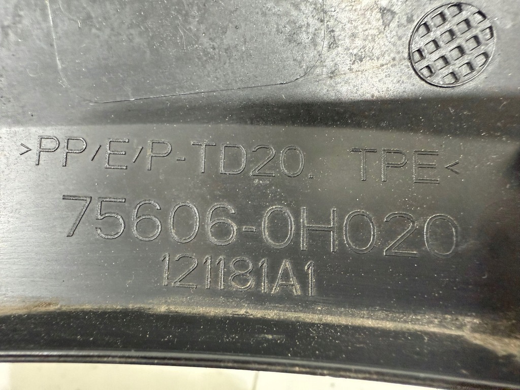 фото №7, Накладка подкрылок заднего задняя сторона левая toyota aygo x 75606-0h020