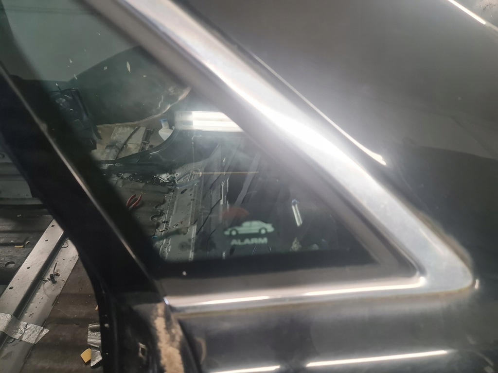 фото №3, Молдинг хром трикутник скло audi a8 d2 przed fl