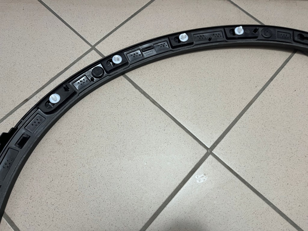 Молдинг накладка крыла правая передняя перед volvo xc40 xc-40 ii 2 в Украине