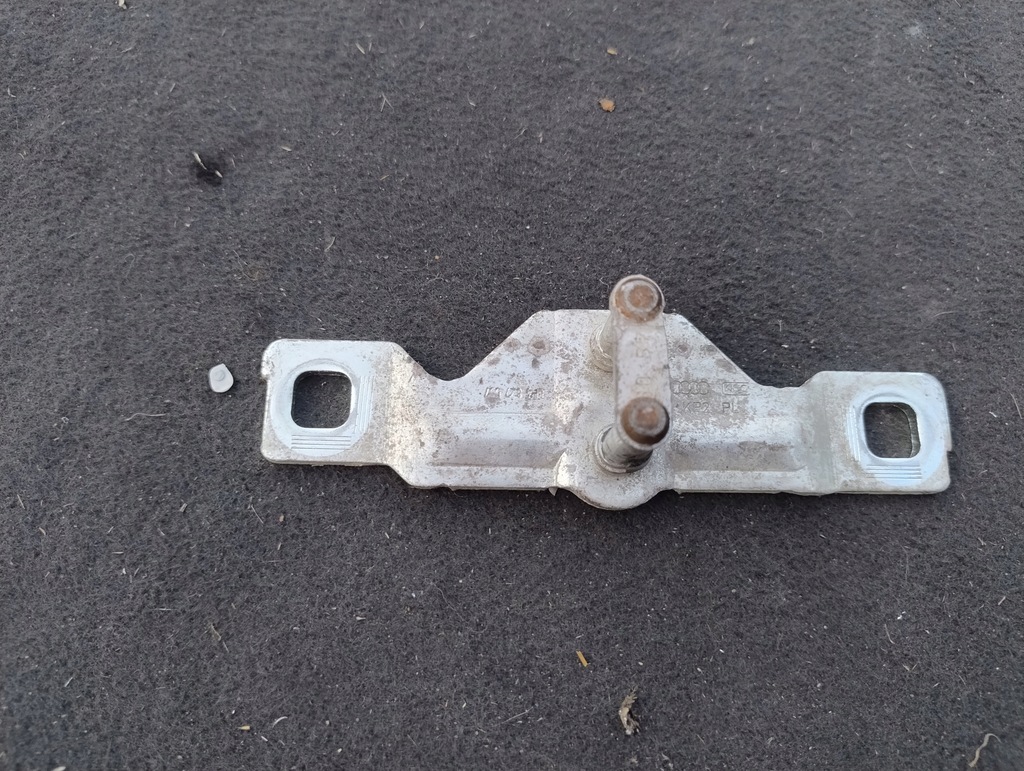 фото №1, Засувка кришки багажника audi a4 b8 kombi