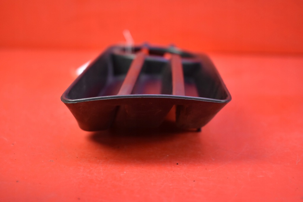 Решітка бампера протитуманної фари права перед chrysler 300c 1 i 04-10 Недорого