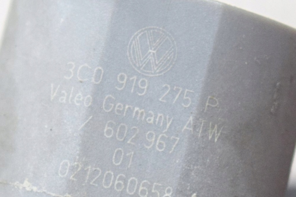 фото №7, Audi q7 4l передній бампер датчик паркування 3c0919275p 4.2 бензин 231kw