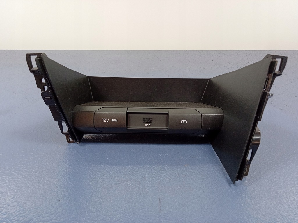 фото №1, Kia ceed iii разъём usb 12v полка 84681-j7000
