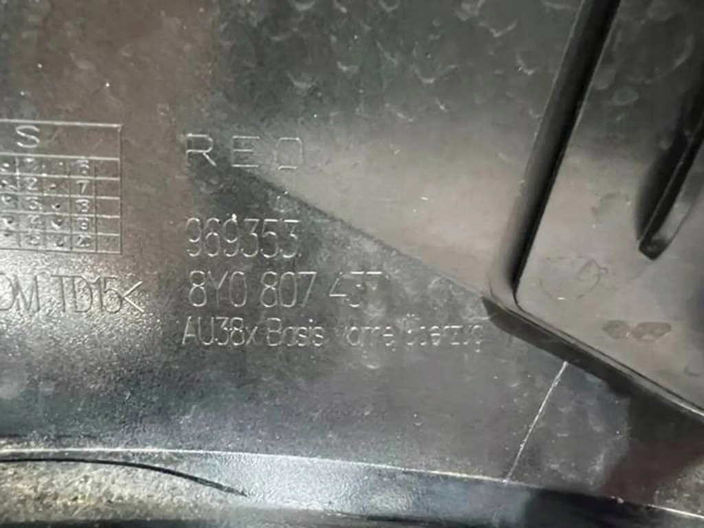 Audi a3 8y0 20- бампер перед передний 8y0807437 Киев