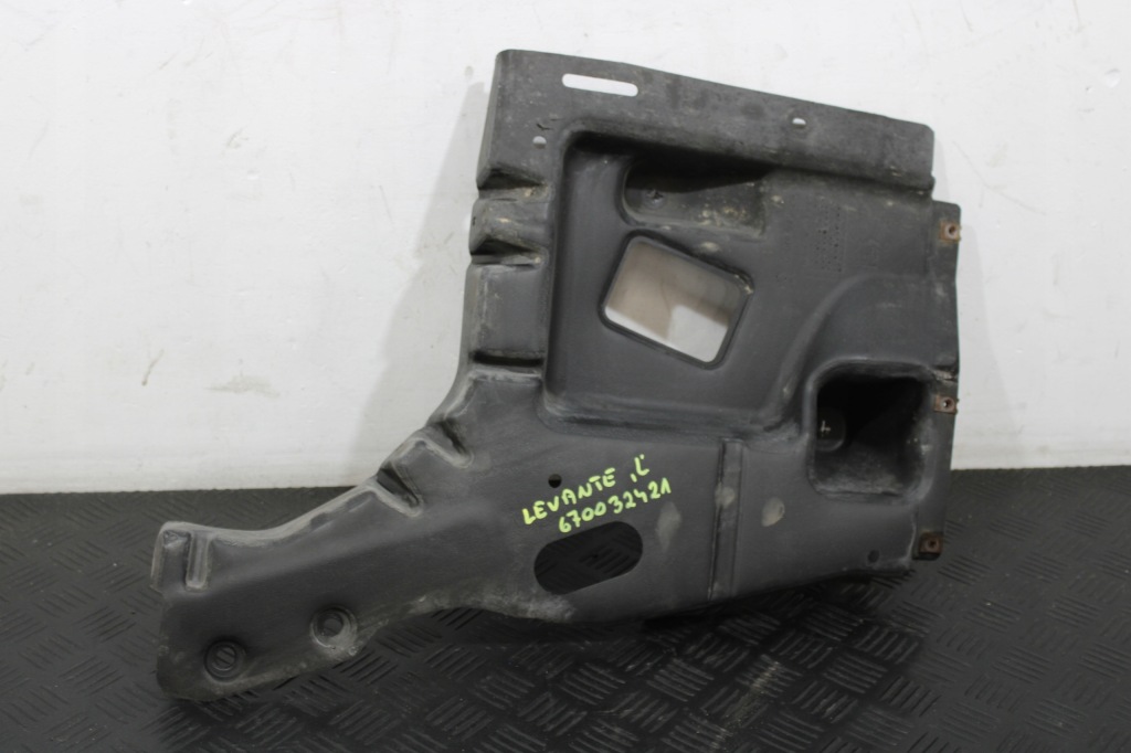 Купити Плита накладка підвіска ліва 670032421 maserati levante m161
