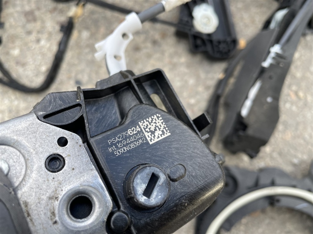 фото №9, Прокладка замок подъемник дверь правый перед citroen c5 aircross 18-24