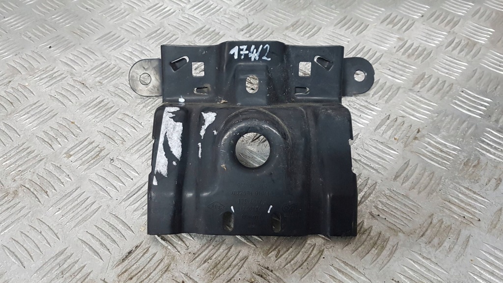 фото №1, Renault clio v 20- кронштейн замка капот кронштейн